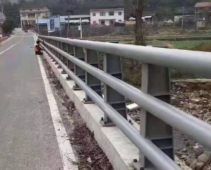 道路防撞護欄